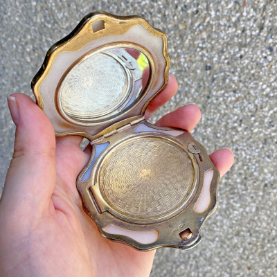 Powder box in the shape of a shell - 1957, Leningrad
