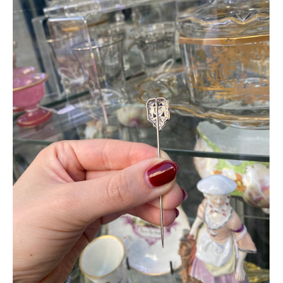 PRODÁNO - Art deco platinová jehlice s diamanty a syntetickými safíry