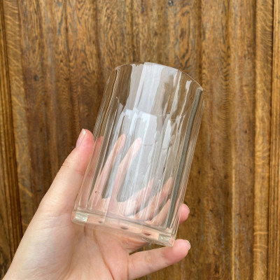 Číše s řezbou anděla