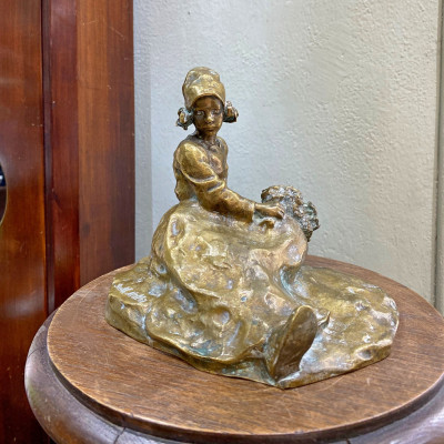 Secesní socha - Mladá Bretaňka z Pont Avenu