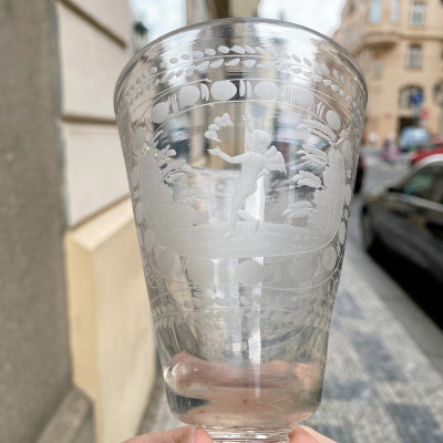 PRODÁNO - Barokní pohár s rytinou amorka