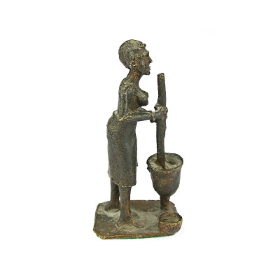 Bronzová soška afričanky