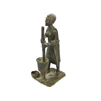 Bronzová soška afričanky