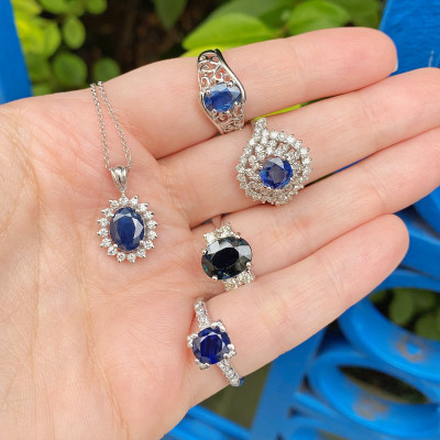 Zlatý prsten se safírem a diamanty