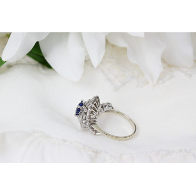 Zlatý prsten se safírem a diamanty