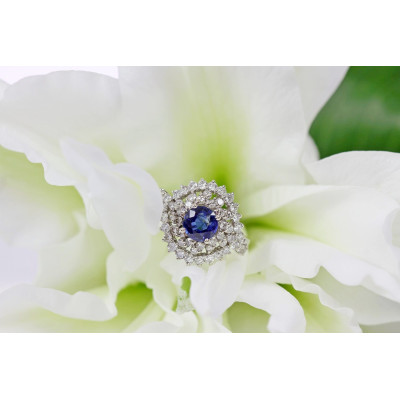 Zlatý prsten se safírem a diamanty