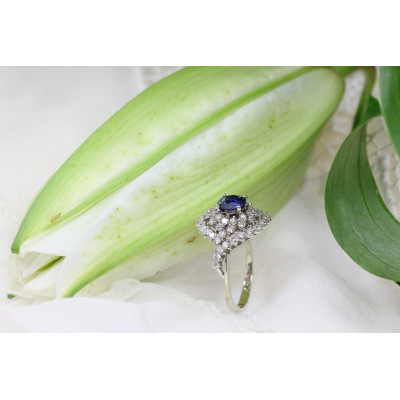 Zlatý prsten se safírem a diamanty
