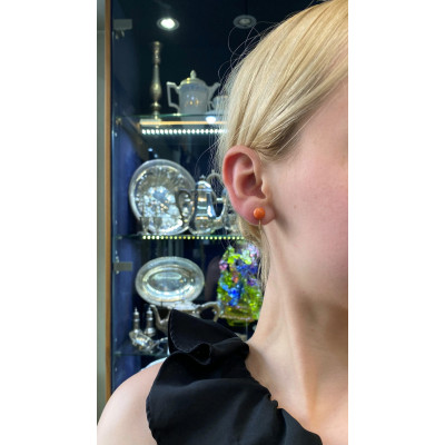 Gold earrings with sea coral