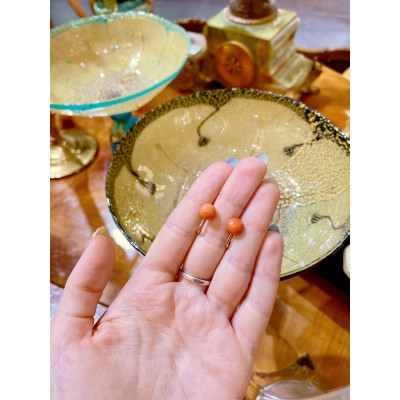 Gold earrings with sea coral