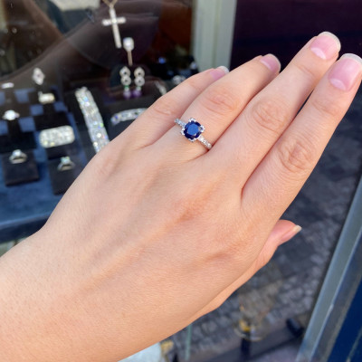 Platinový prsten se safírem - certifikace GIA