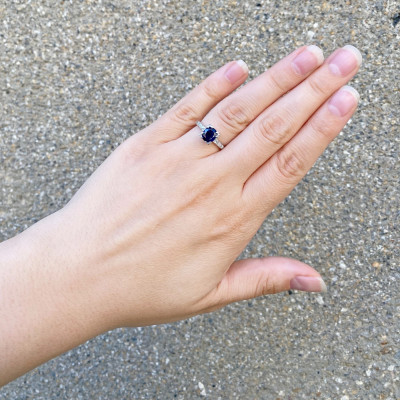 Platinový prsten se safírem - certifikace GIA