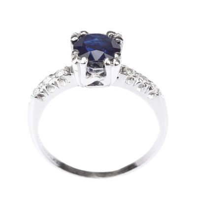 Platinový prsten se safírem - certifikace GIA