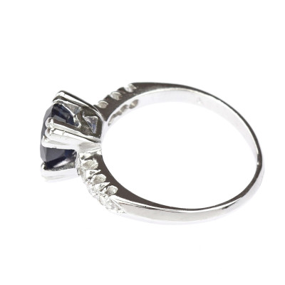 Platinový prsten se safírem - certifikace GIA