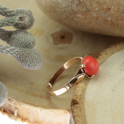 Korálový zlatý prsten