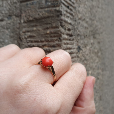 Korálový zlatý prsten