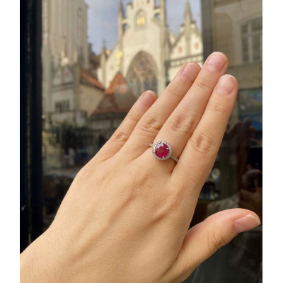 Gold ring with ruby and diamonds