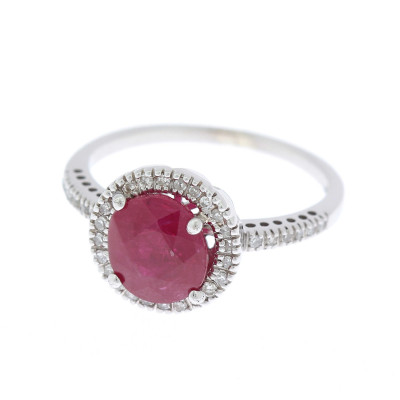 Gold ring with ruby and diamonds