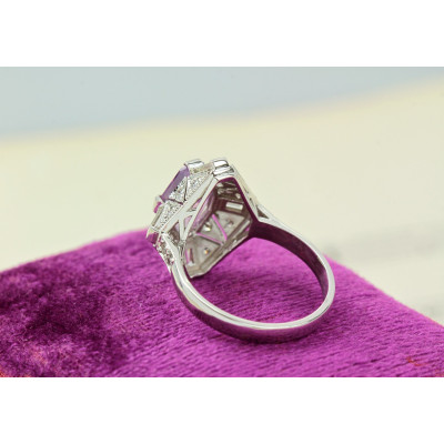 Zlatý prsten s violet safírem a diamanty