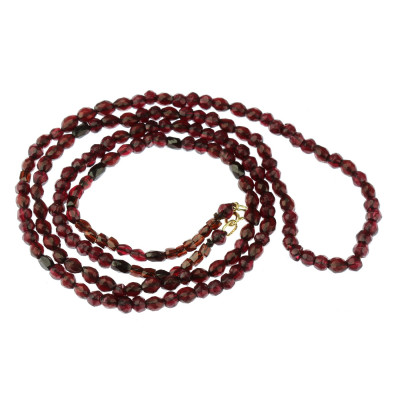 Garnet string with gold clasp - 83 cm