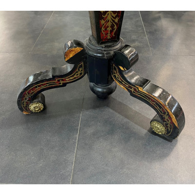 Hodiny a stolek s marketerií ve stylu Boulle