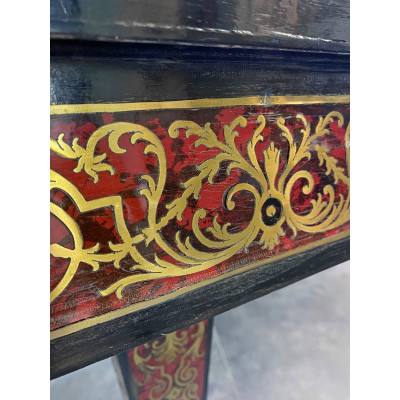 Hodiny a stolek s marketerií ve stylu Boulle