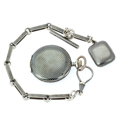 Stříbrné kapesní hodinky a šatlén s medailonkem