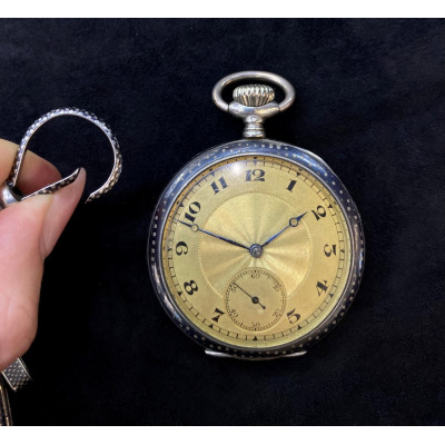 Stříbrné kapesní hodinky a šatlén s medailonkem