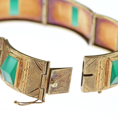 Gravírovaný zlatý náramek s chryzoprasy