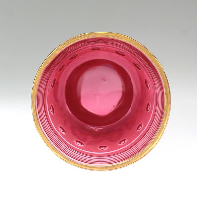 Číše s malovanými květy