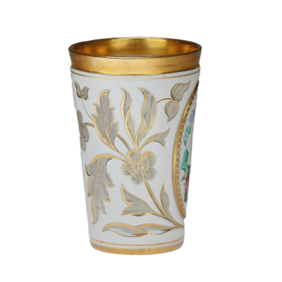 Glass beaker with floral motif