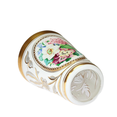 Glass beaker with floral motif