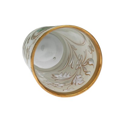 Glass beaker with floral motif