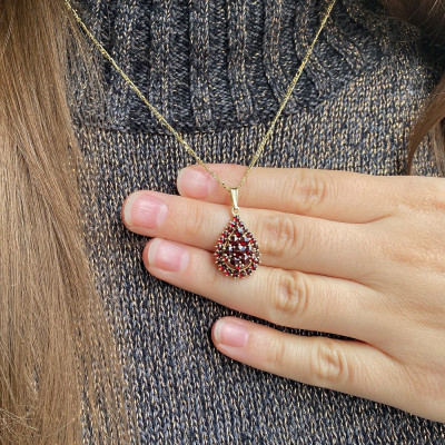 Gold pendant with garnets