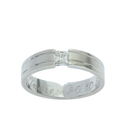 Gold ring with princess cut diamond