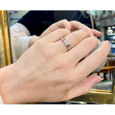 Gold ring with princess cut diamond