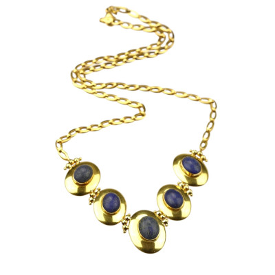 Gold necklace with lapis lazuli