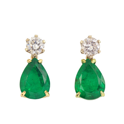 Gold earrings with Zambian emeralds - 6.07 ct