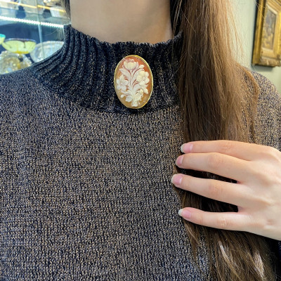 Brooch/pendant with shell cameo