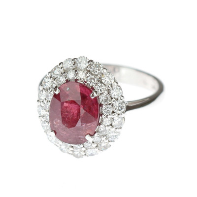 Zlatý prsten s rubínem 3,20 ct a diamanty