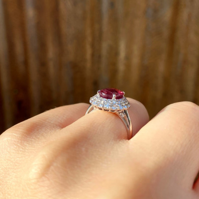 Zlatý prsten s rubínem 3,20 ct a diamanty