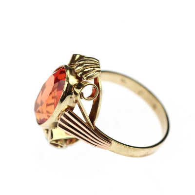 Zlatý prsten se syntetickým safírem