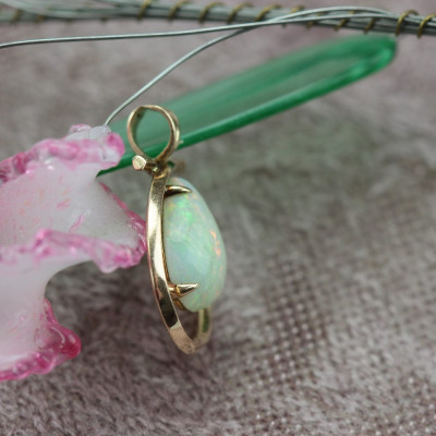 Opálový přívěsek z 9karátového zlata