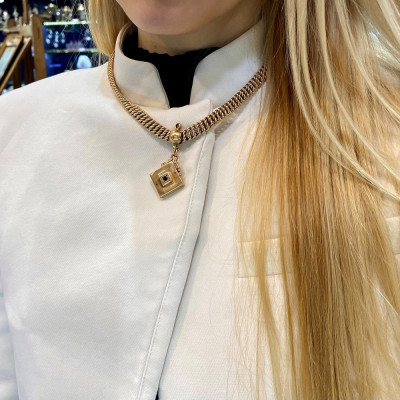 Rakousko-uherský šatlén s medailonem