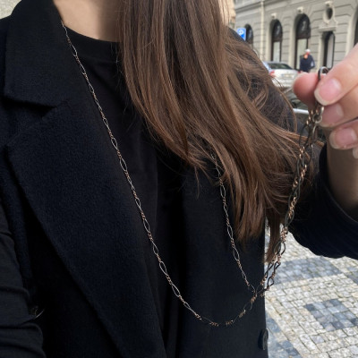 Dlouhý stříbrný šatlén zdobený tulou - 143 cm