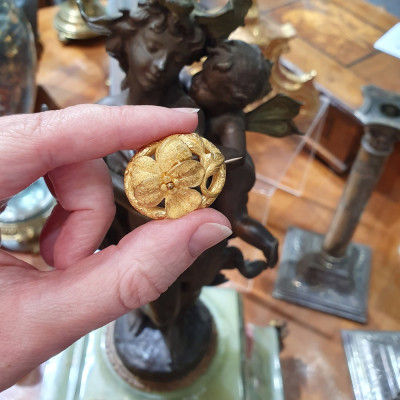 PRODÁNO - Zlatá brožka s maceškou