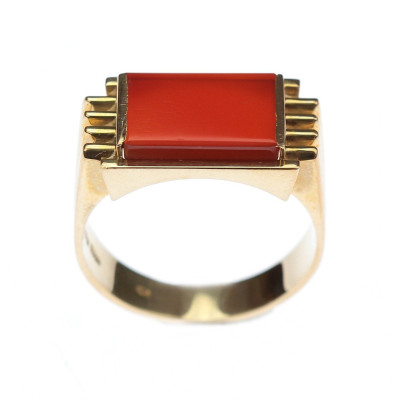 Men's gold ring with carnelian