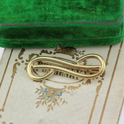 Gold brooch