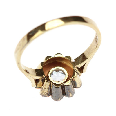 Flower shaped blue paste gold ring