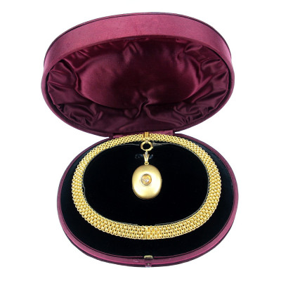 Gold necklace with locket - 1870s-1880s