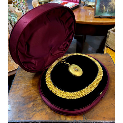 Gold necklace with locket - 1870s-1880s